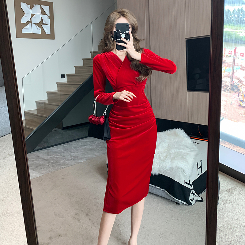 2026 Autumn V-Neck Velvet Slimming Midi Dress for Petite Women - Image 2