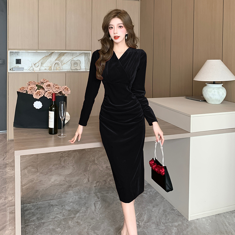 2026 Autumn V-Neck Velvet Slimming Midi Dress for Petite Women - Image 3