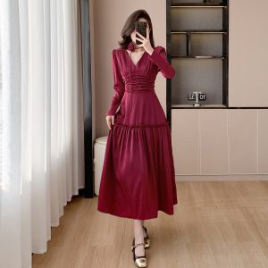 New Satin Goddess Slimming Elegant Dress with Rose Necklace