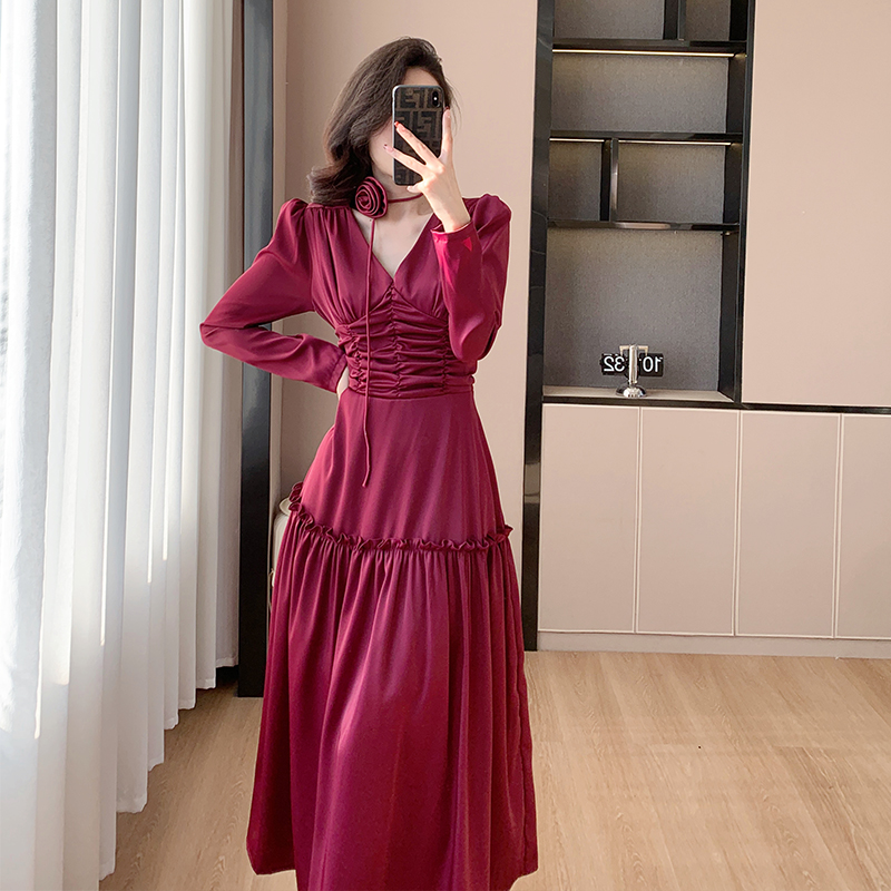 New Satin Goddess Slimming Elegant Dress with Rose Necklace - Image 2