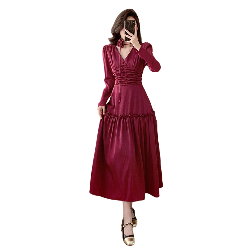 New Satin Goddess Slimming Elegant Dress with Rose Necklace - Image 3