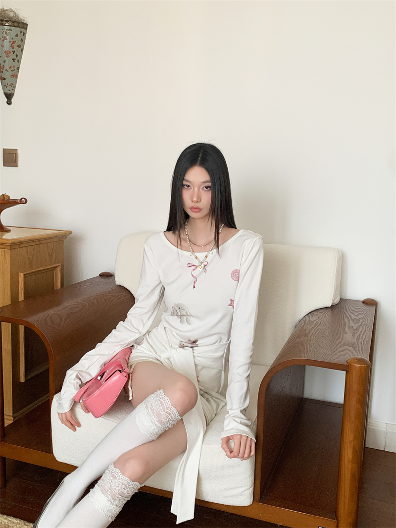 Women's White One-Shoulder Long Sleeve T-Shirt Sweet American Retro Cropped Top - Image 4