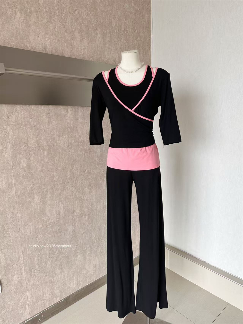 Women's 3-Piece Fashion Set Slimming Vest Cover-Up Crop Top Flared Pants Streetwear Fall 2025 - Image 2