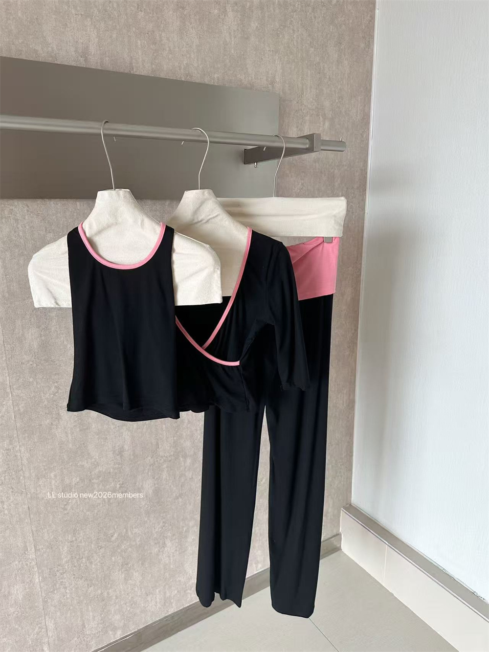 Women's 3-Piece Fashion Set Slimming Vest Cover-Up Crop Top Flared Pants Streetwear Fall 2025 - Image 4