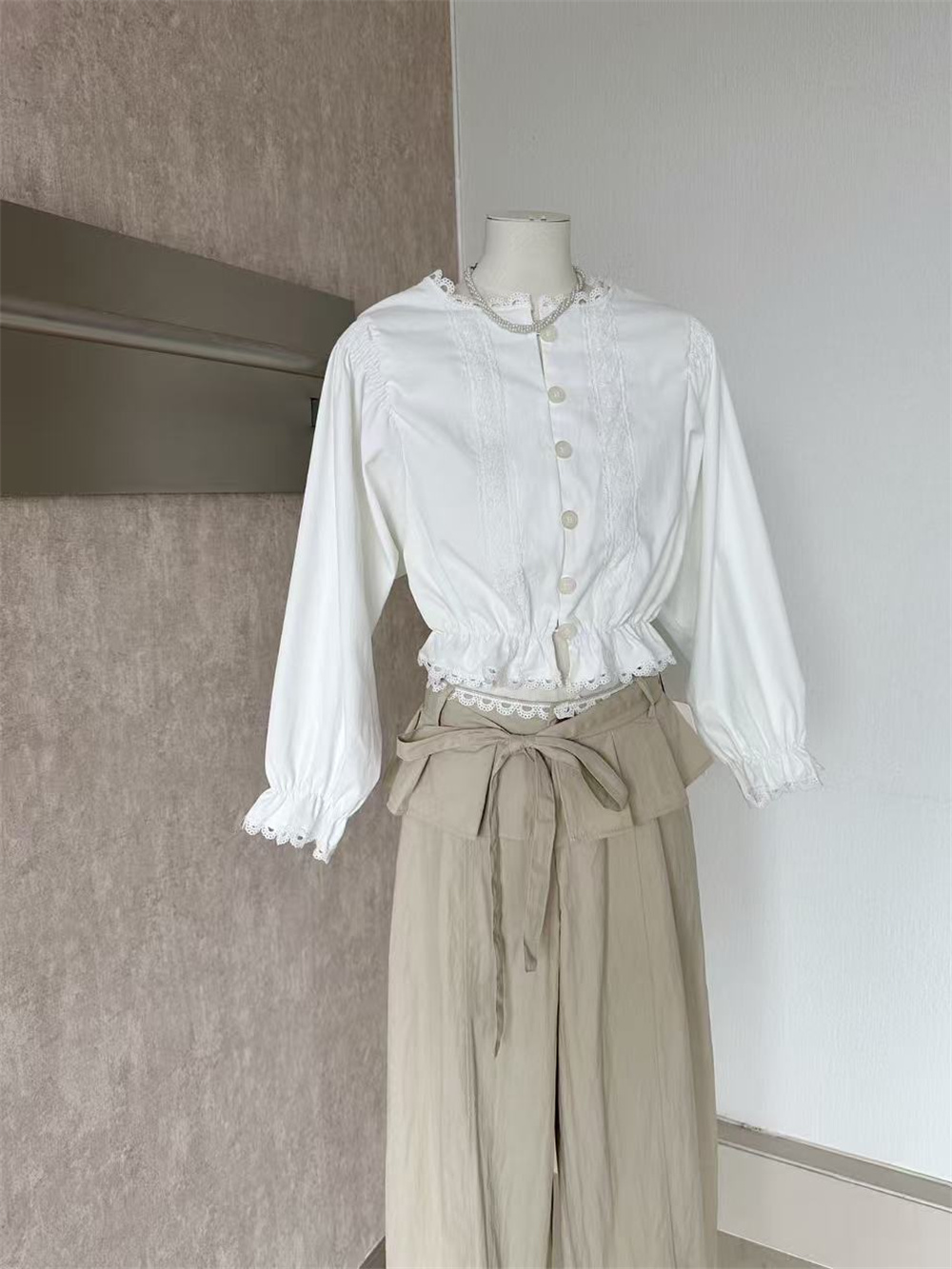 New Women's 3/4 Sleeve Shirt and Ruffle Wide-Leg Pants Korean Commuter Two-Piece Set - Image 3